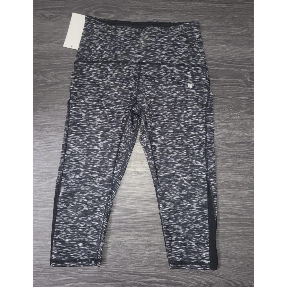 NWT Capri Leggings medium